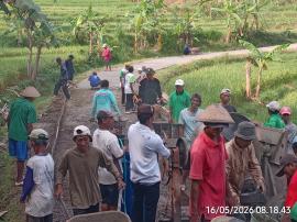 Kegiatan Kepyakan Gotong Royong Cor Blok di Padukuhan Mertelu Wetan